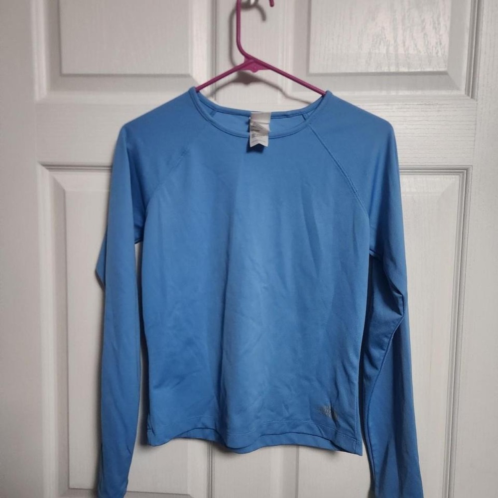 Baby blue north face long sleeve athletic shirt small